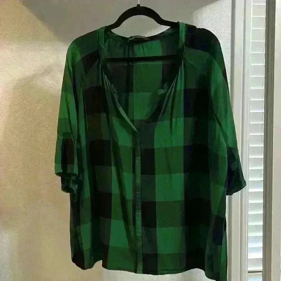Zara Tops - Zara plaid top with frill sleeves